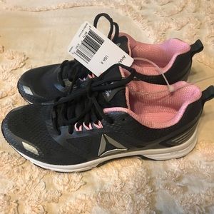 Reebok Women’s Size 8 Ahary Runner Show NWT